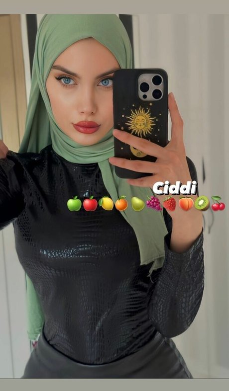 sariikubraa freie porno bilder