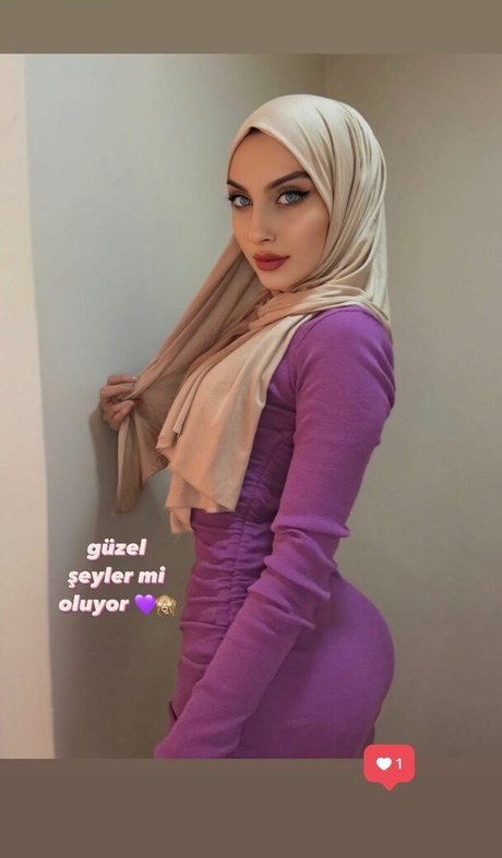 sariikubraa kunst nackt galerie