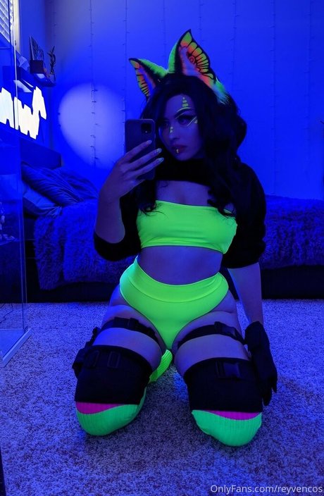 Reyvencos hd sexy foto