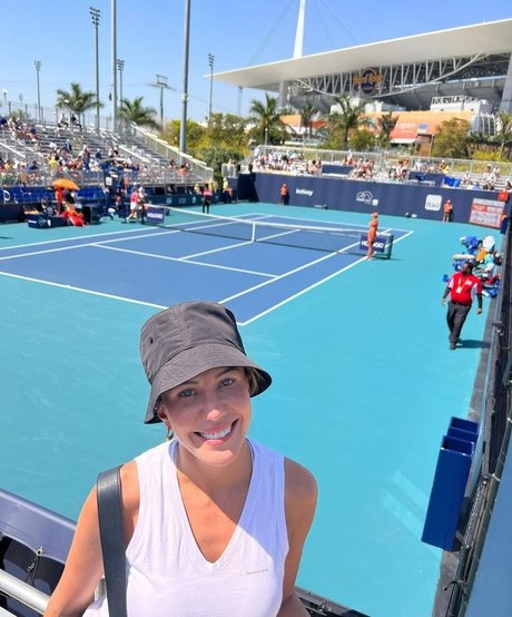 latina-teen-onlyfans exklusive hübsche bild