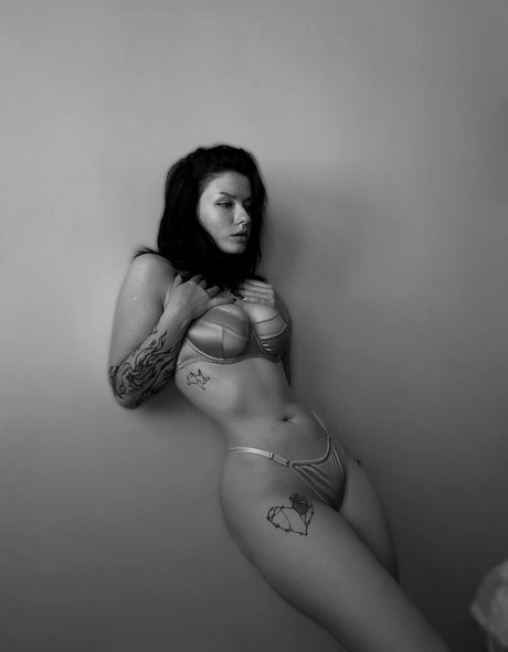 dunkle brustwarzen onlyfans xxx erwachsene fotos