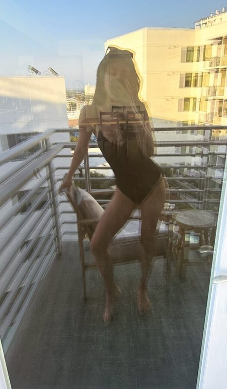 Alexa Mansour nackt nette bilder