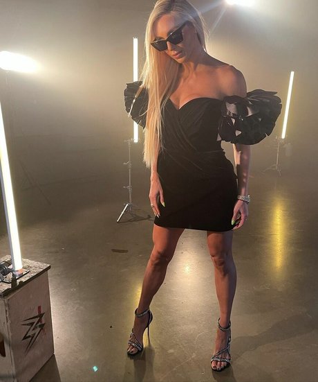 Charlotte Flair xxx perfekte fotos