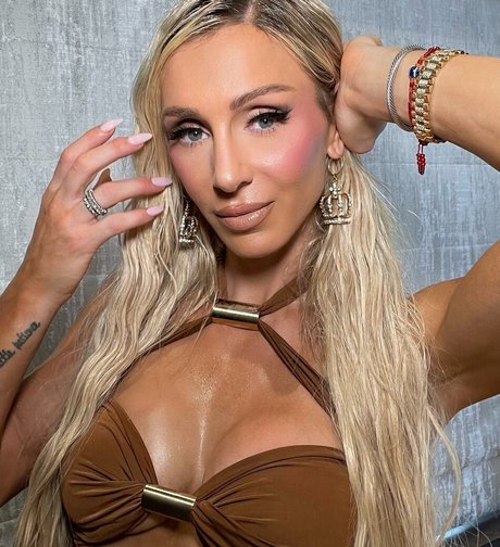 Charlotte Flair heiße erotische fotos