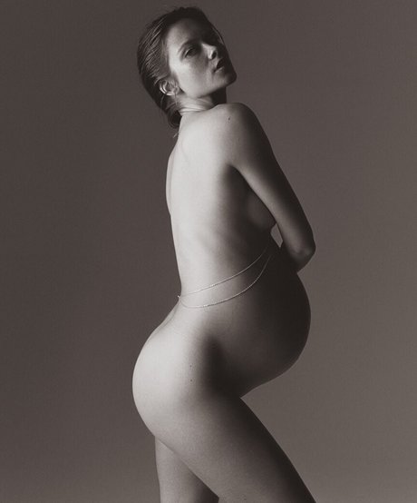 dünne ebenholz-onlyfans erwachsene hübsche archiv