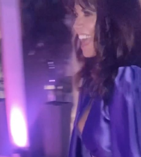 Jenny Powell hübsche nackte bild