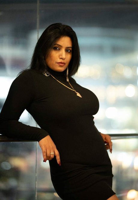 The doe eyed gurl schöne pornostar foto