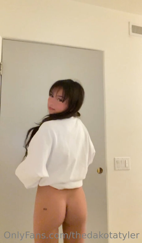 dakotatylerxxx sexy nacktheit fotos