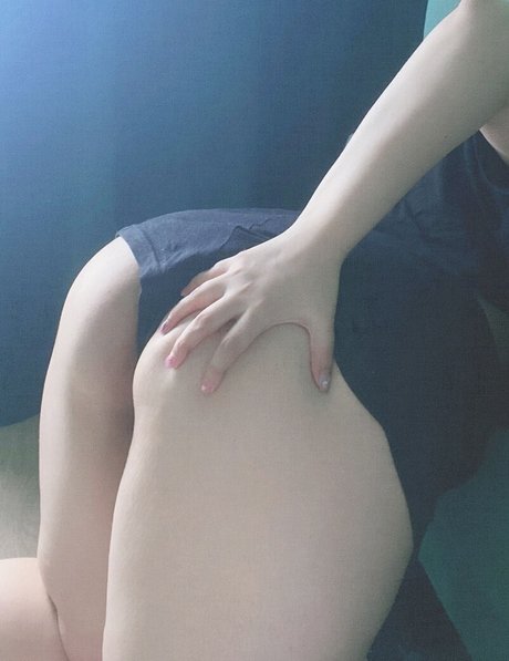 mintosylveon model xxx galerie