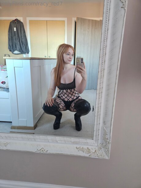 Racy Red7 nackt foto