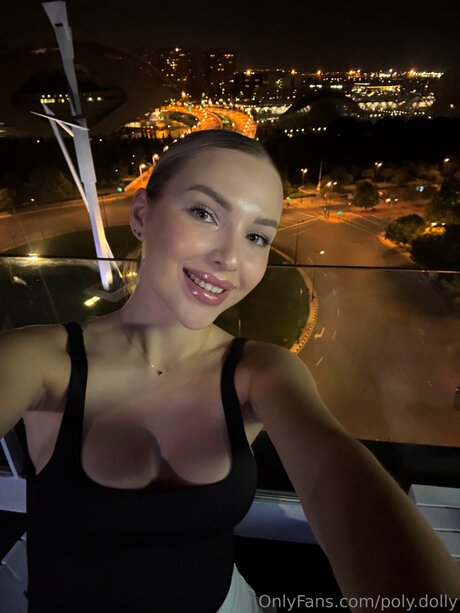 Poly Dolly schöne pornostar archiv