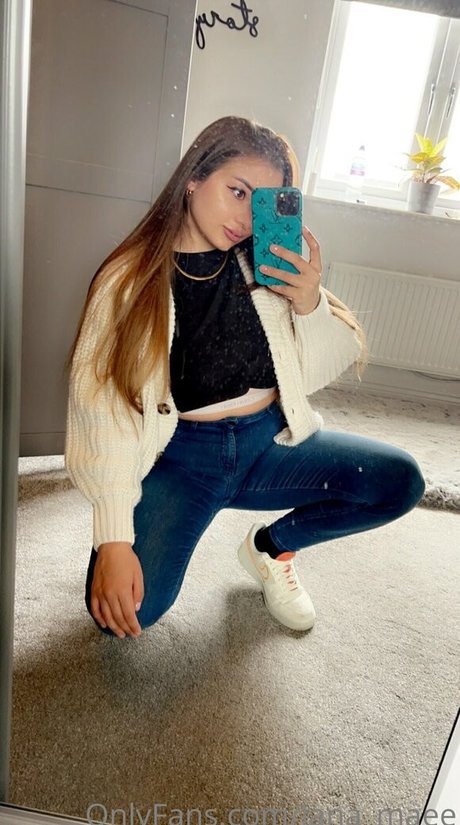 dünne ebenholz-onlyfans top akt bild