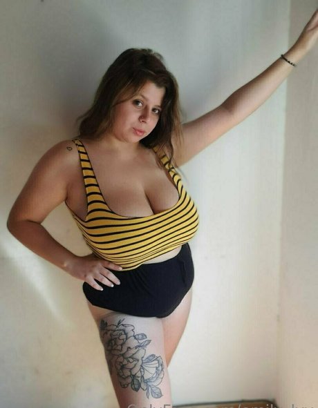 emily lyy nackten fotos