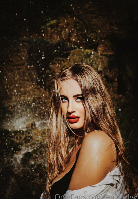 emily lyy model nacktheit bild