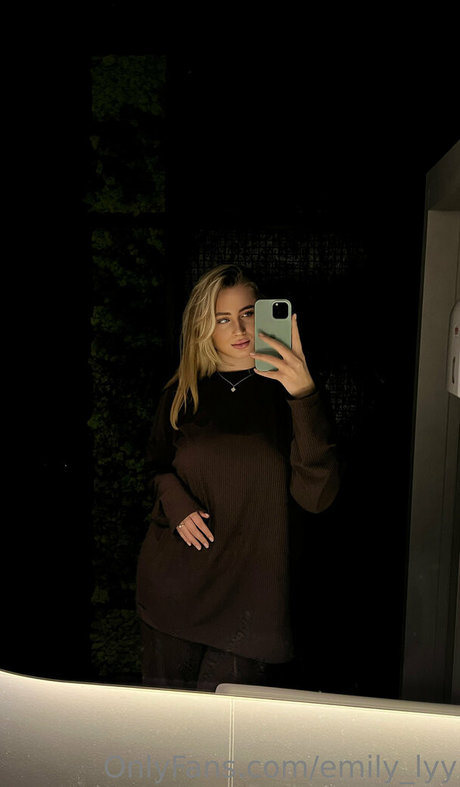 emily lyy model kunst fotos