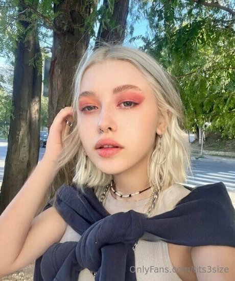 tits3size exklusive kunst galerie