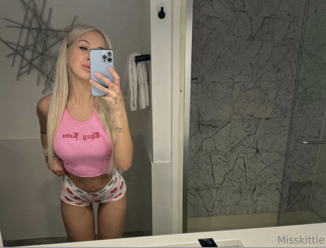 Allieesaur pornografische pornostar foto