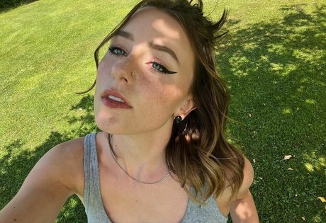 asiatische studentin onlyfans top sexy fotos