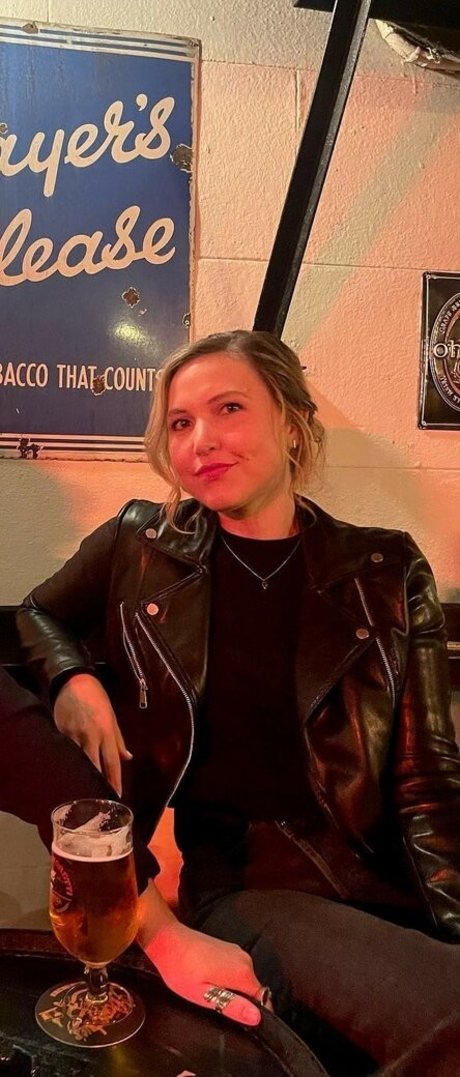 Taylor Tomlinson perfekte kunst archiv