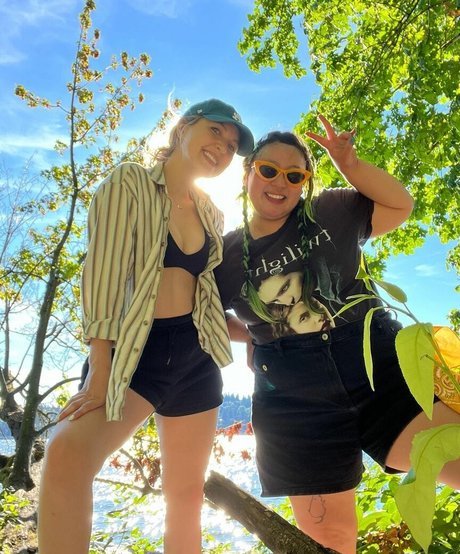 Taylor Tomlinson hd bild