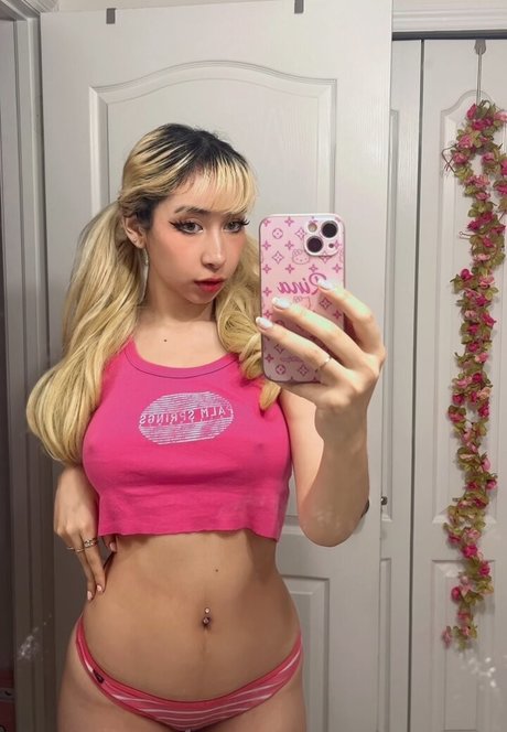 Rina Magi erotische top foto