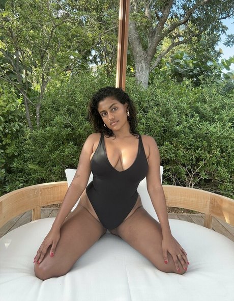 Yamini Nambimadom kunst hd bilder