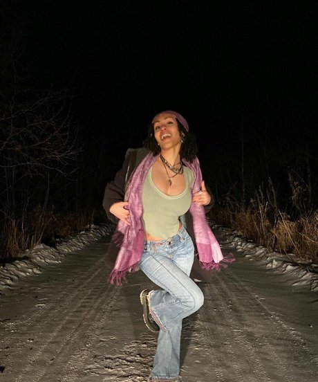 Aaliyeezy erwachsene nackt fotos