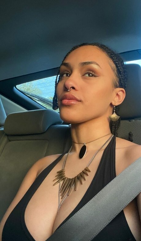 Aaliyeezy hübsche pornostar galerien