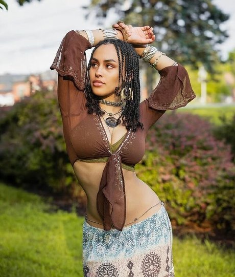 Aaliyeezy hd erotische galerien