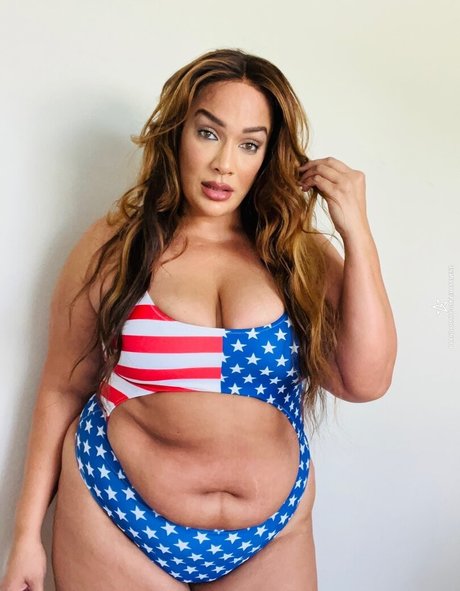 Nia Jax schauspielerin exklusive fotos