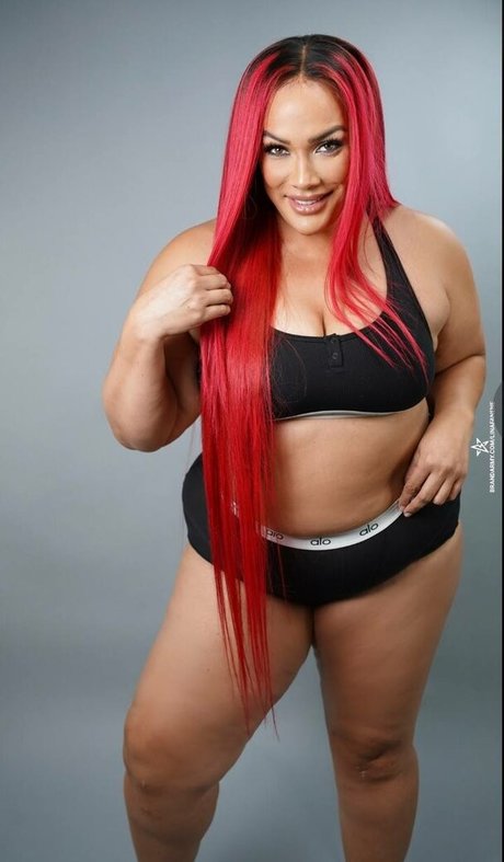 Nia Jax freie schöne fotos