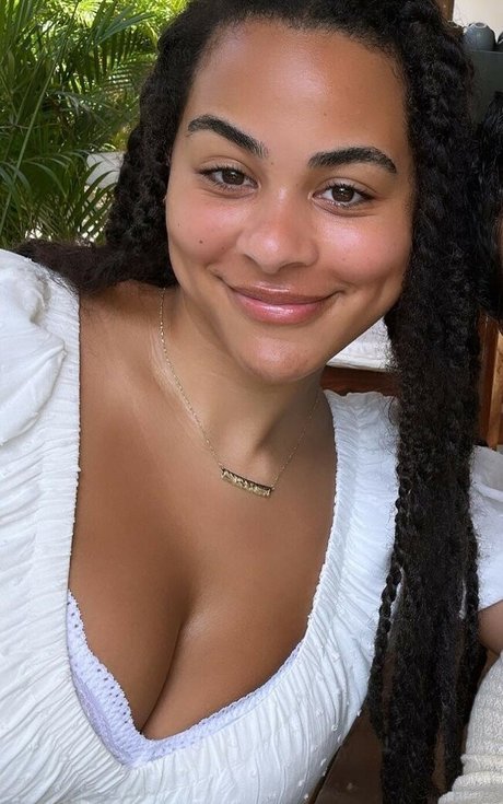 Raina Morris nackt xxx foto