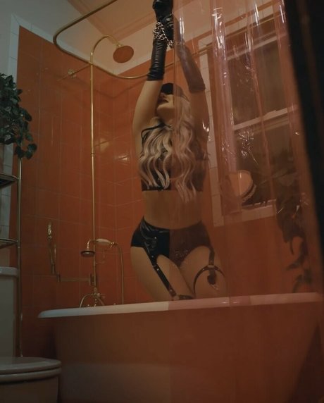 Addie Nicole Amick top nackt galerie