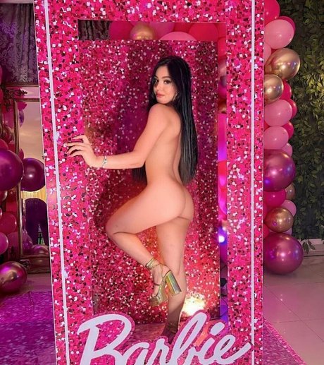 Bella Angel Dezoitou top sexy bild