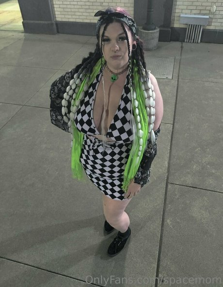 spacemom nackt kostenlose fotos