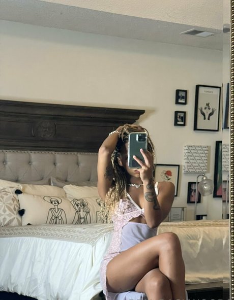 Briabackwoods pornostar akt foto