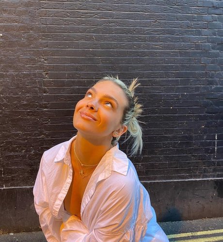 Louisa Johnson nackt xxx foto