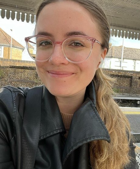 Adventures And Naps schauspielerin sexy galerie