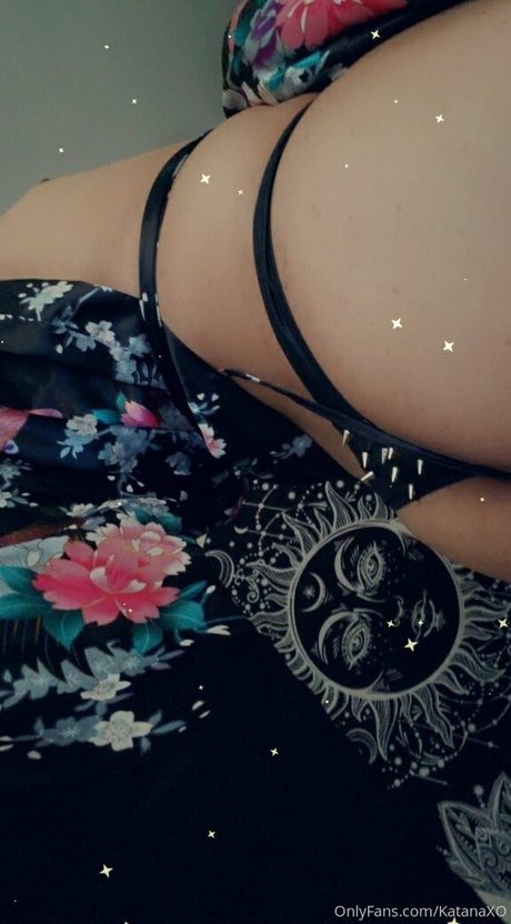 katanaxo nackt hübsche bild