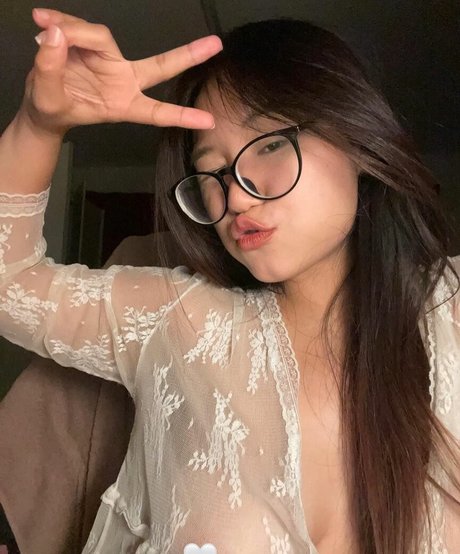 Thanyanan__Bow top pornografische foto