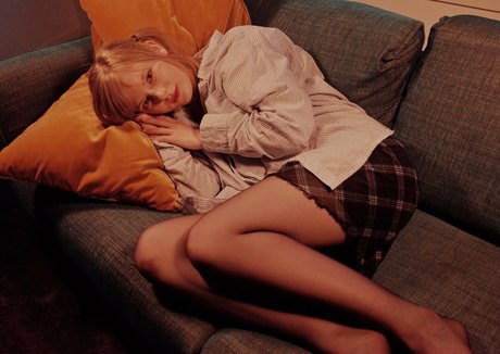 junge onlyfans erwachsene kunst bild