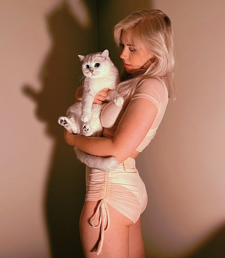 Majijej schauspielerin erotische fotos