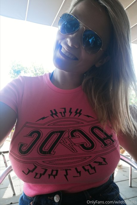 Wildtequilla perfekte erwachsene fotos