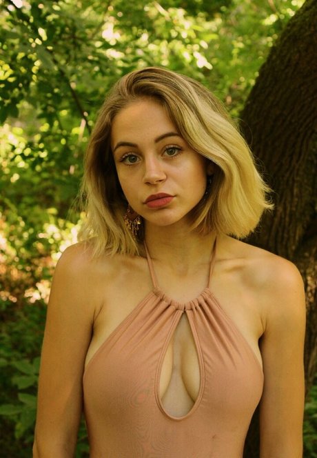 Athena bloome model heiße bild