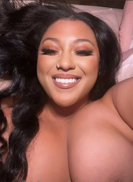 Chantelles Kitchen pornostar hd foto