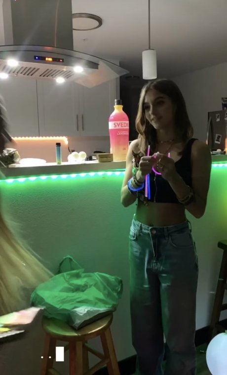 Kinsley Wyatt exklusive kostenlose bild