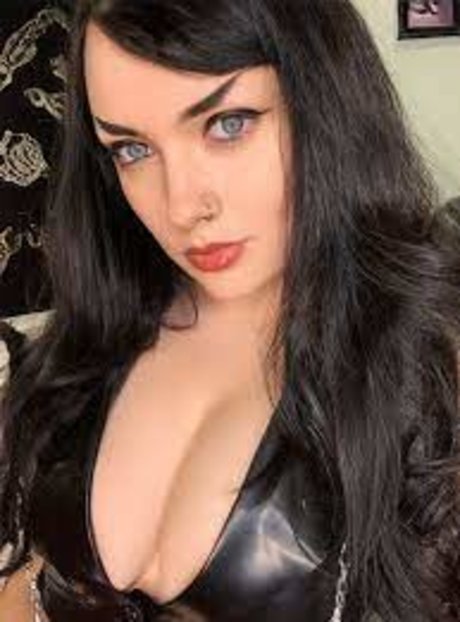 Countess Jezebeth exklusive nacktheit bilder