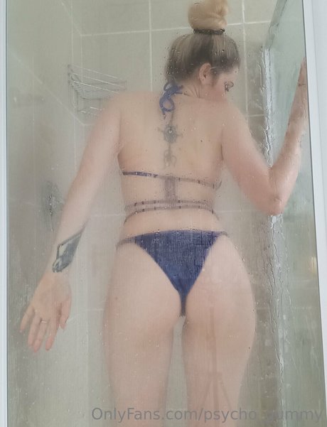 Ryn Psycho Gummy nackt sex foto