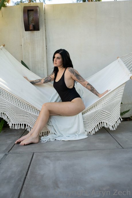 Arryn Zech erotische sexy galerie