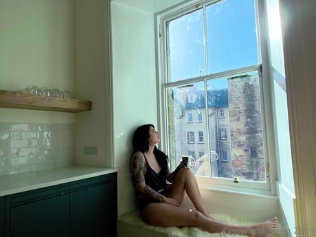 schwarze ebenholz-onlyfans hübsche pornographische fotos